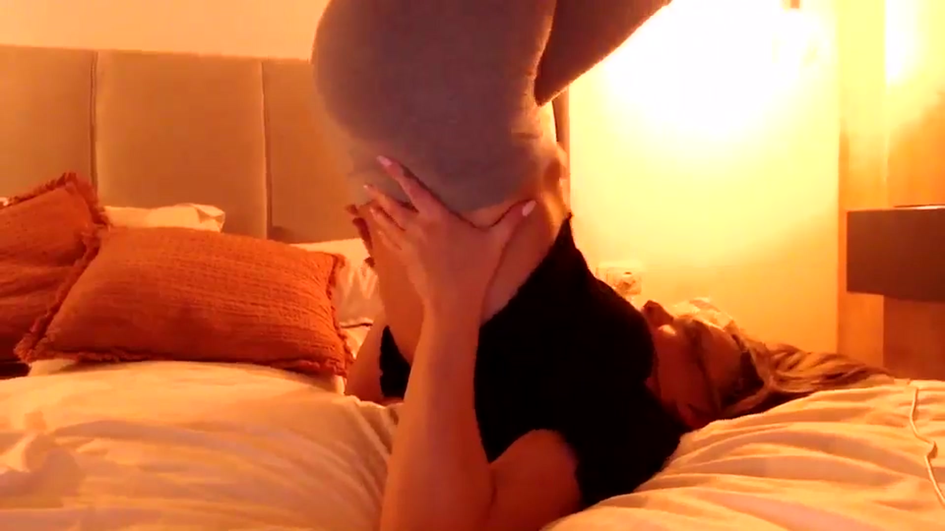 Gallery image thumbnail from call_me_em's myfreecams stream on, 04/25/2024, 18:03 image 19 of 20