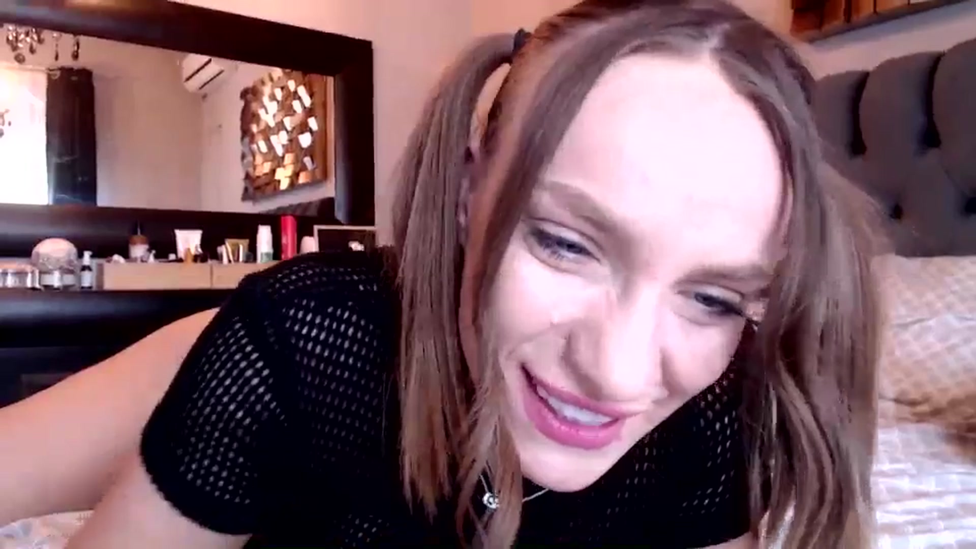 Gallery image thumbnail from call_me_em's myfreecams stream on, 04/26/2024, 10:28 image 12 of 20