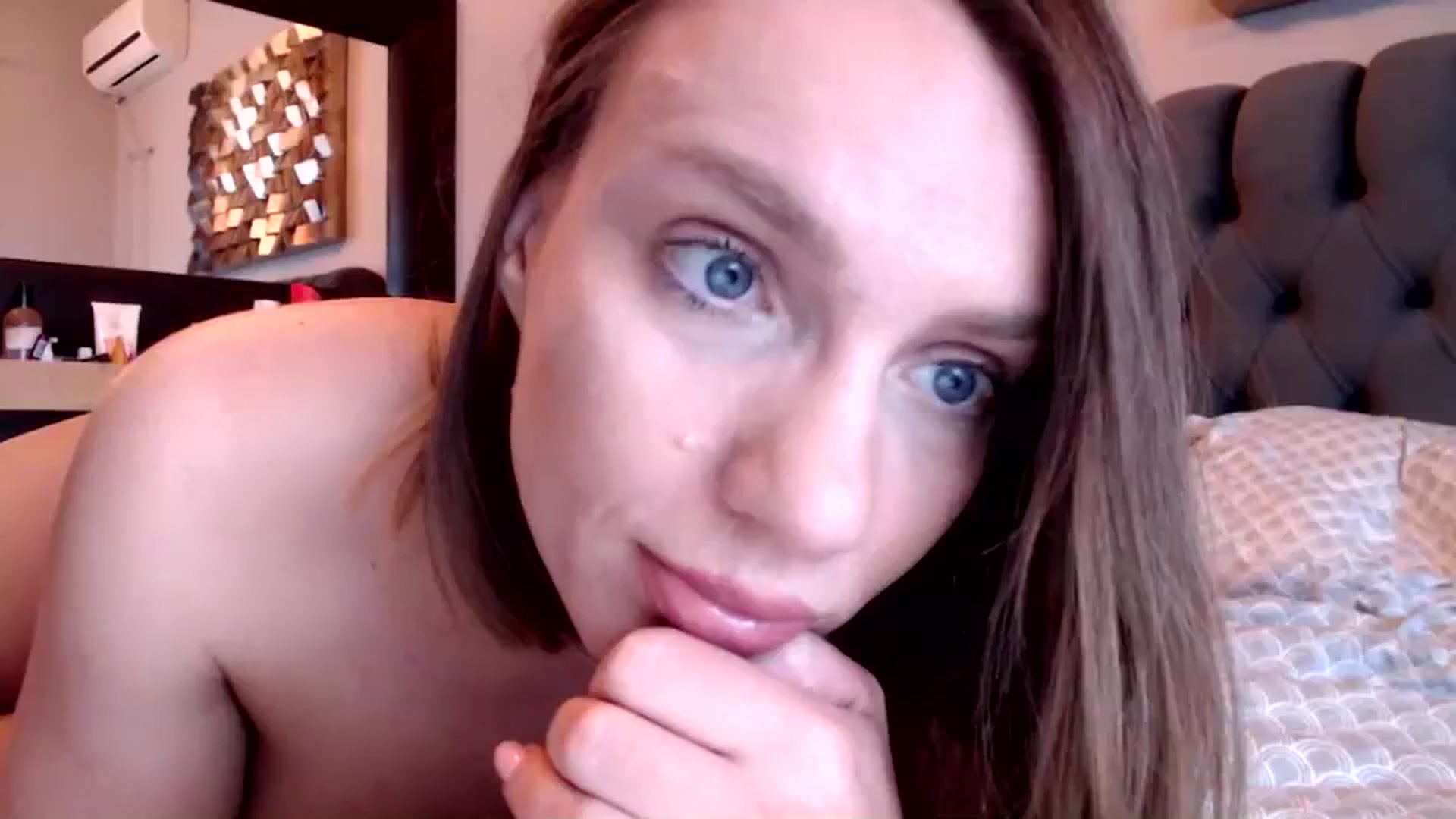 Gallery image thumbnail from call_me_em's myfreecams stream on, 04/30/2024, 15:43 image 1 of 20