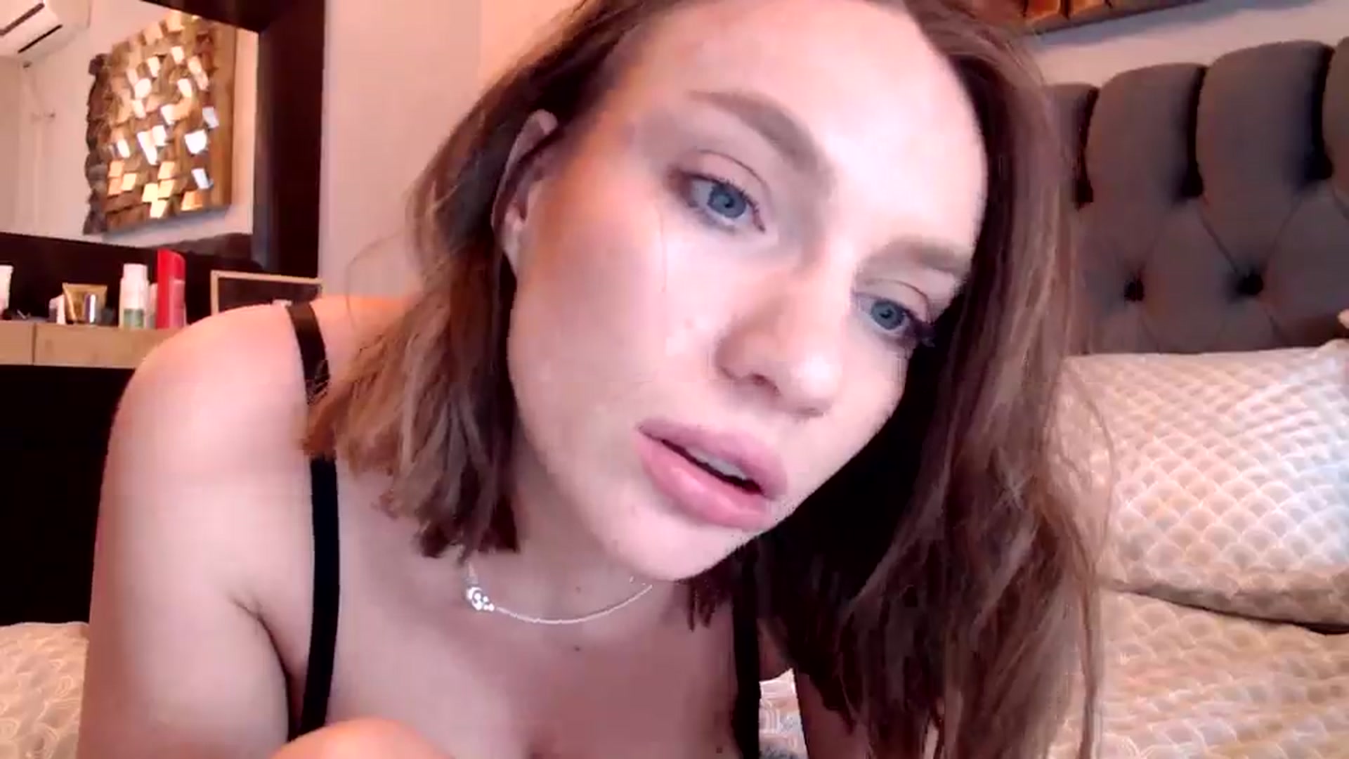 Gallery image thumbnail from call_me_em's myfreecams stream on, 05/02/2024, 08:54 image 18 of 20