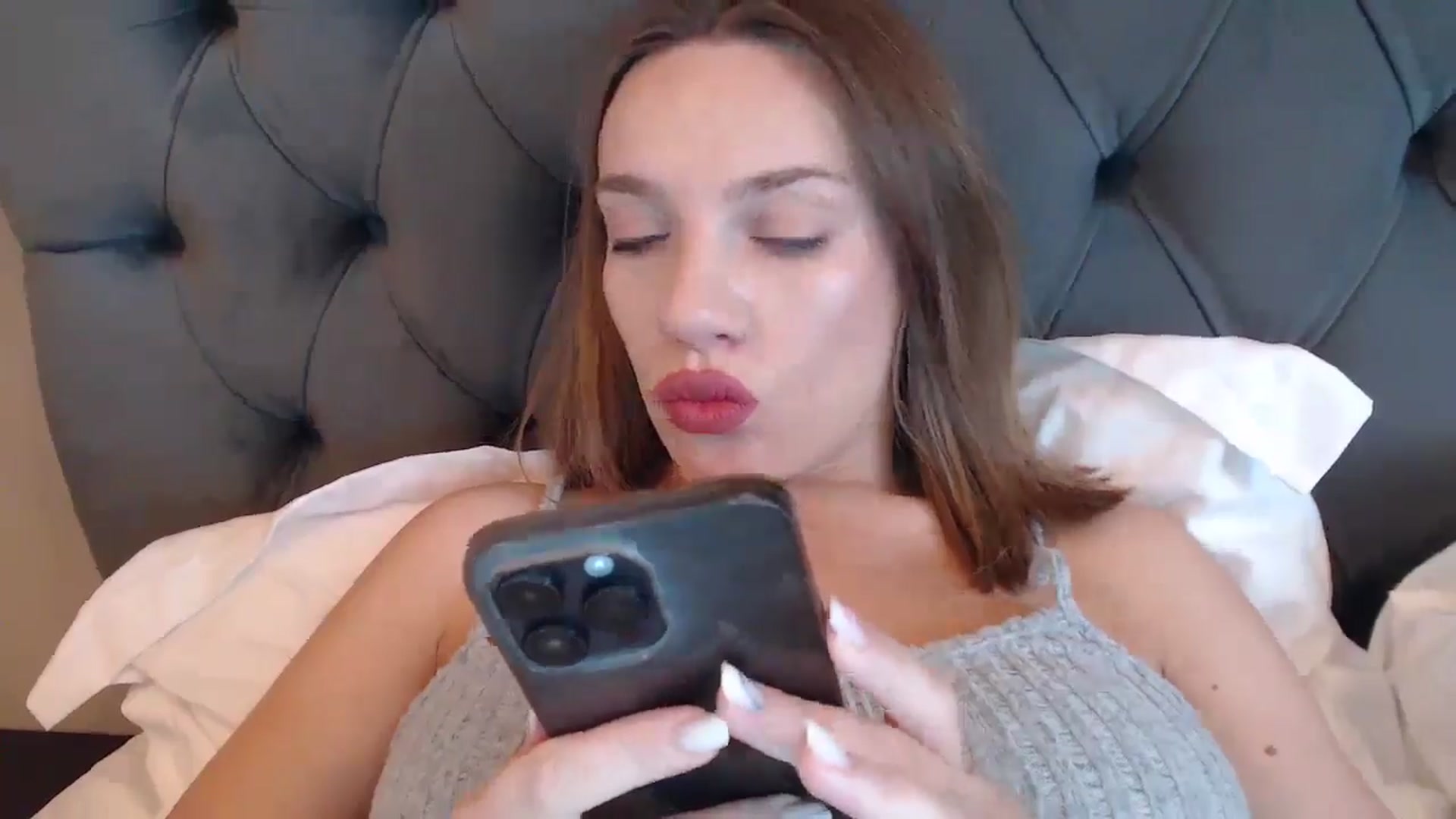 Gallery image thumbnail from call_me_em's myfreecams stream on, 06/22/2024, 09:03 image 11 of 20