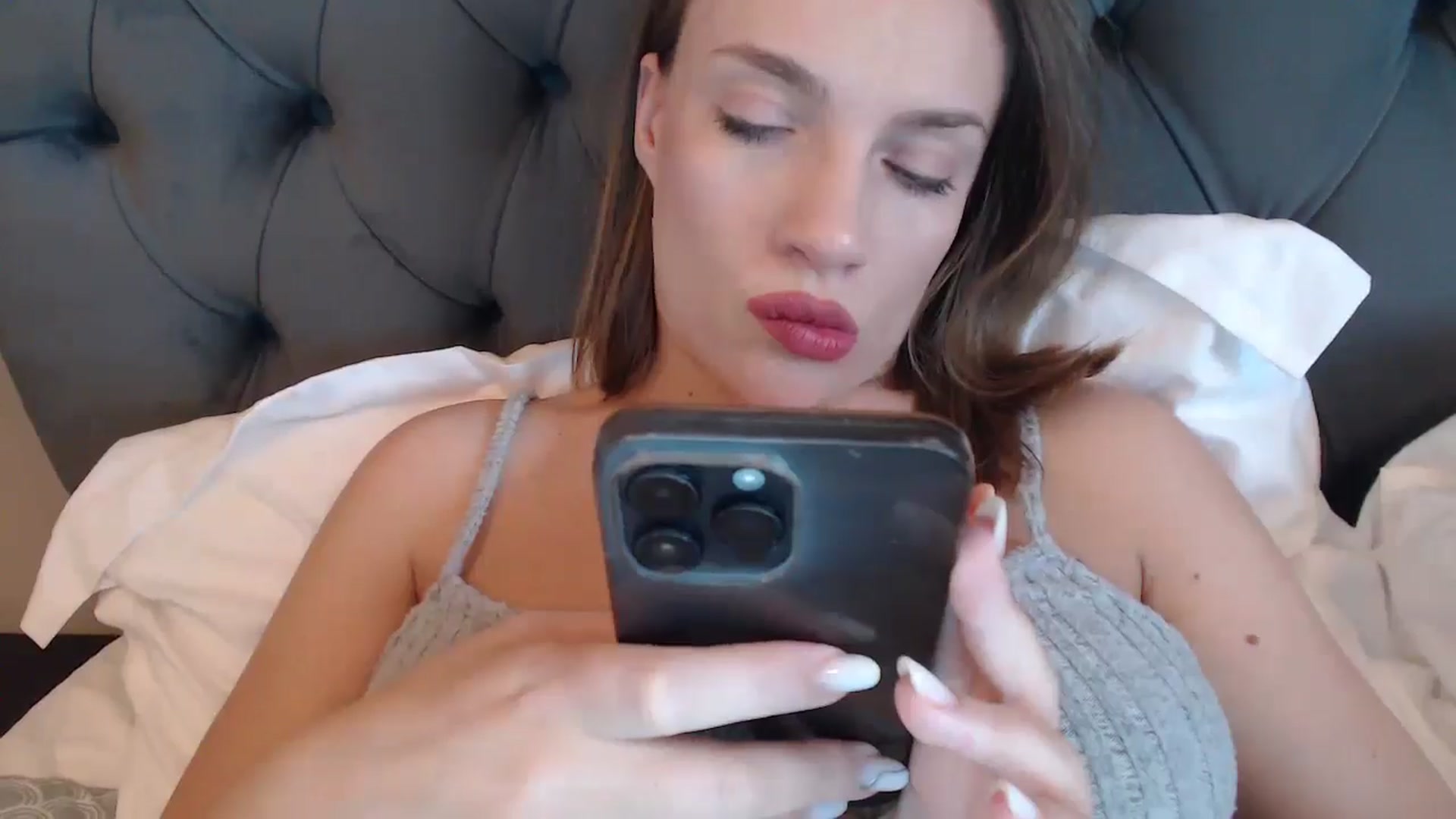 Gallery image thumbnail from call_me_em's myfreecams stream on, 06/22/2024, 09:03 image 13 of 20