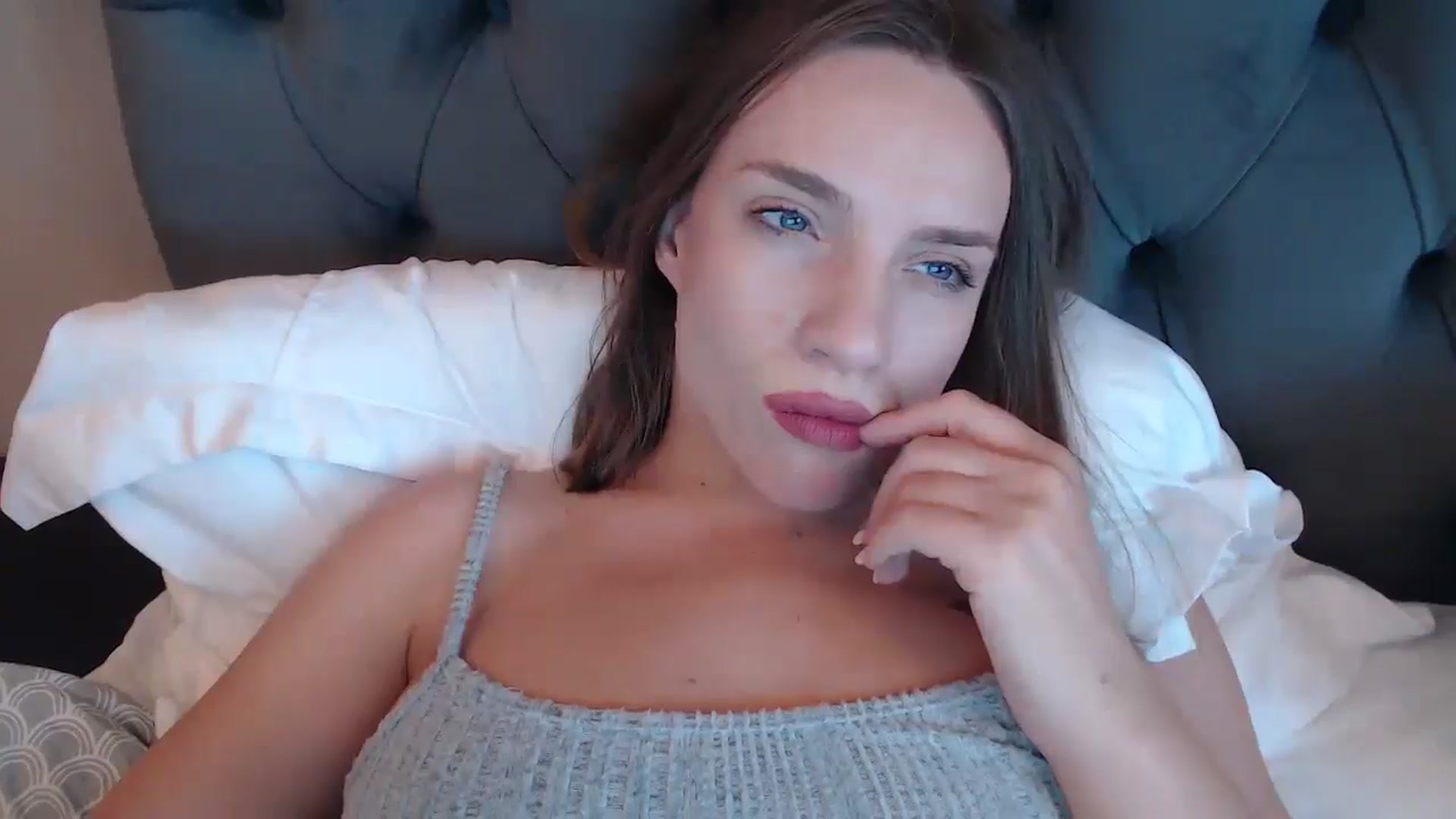 Gallery image thumbnail from call_me_em's myfreecams stream on, 06/22/2024, 11:46 image 14 of 20