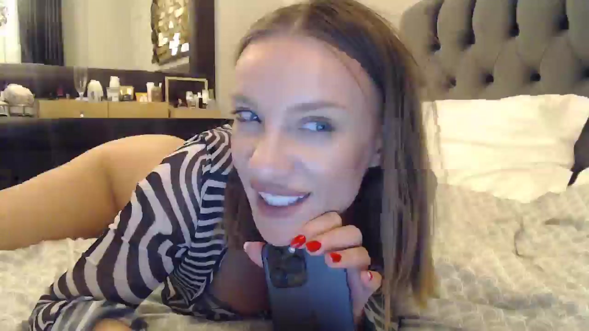 Gallery image thumbnail from call_me_em's myfreecams stream on, 06/28/2024, 18:21 image 13 of 20