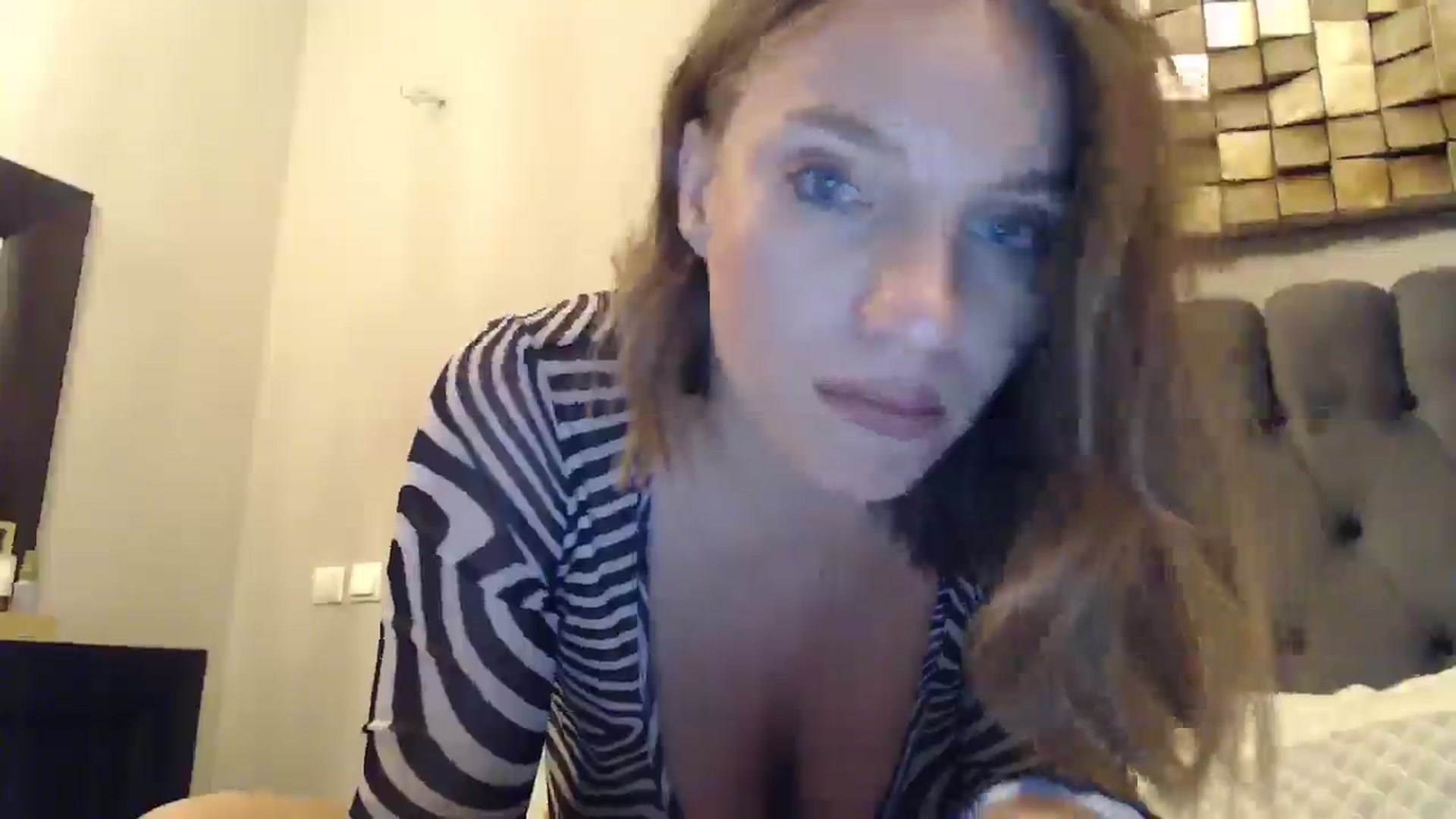 Gallery image thumbnail from call_me_em's myfreecams stream on, 06/28/2024, 18:21 image 4 of 20