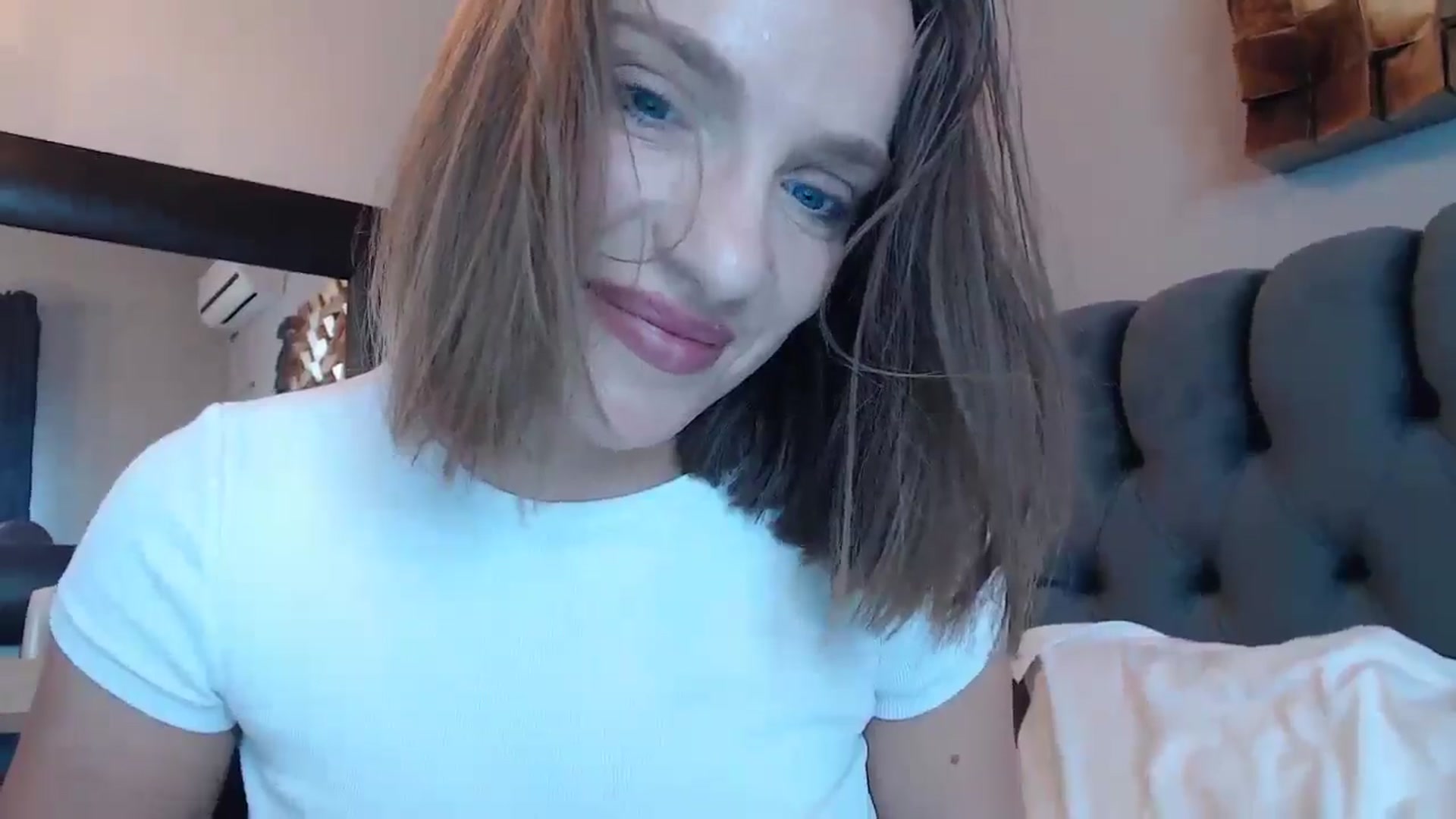 Gallery image thumbnail from call_me_em's myfreecams stream on, 08/10/2024, 09:44 image 10 of 20