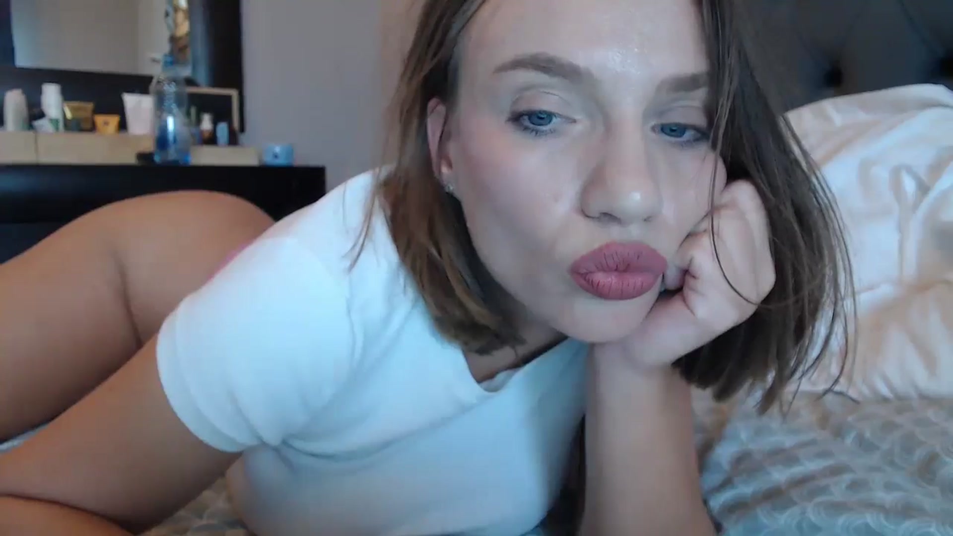 Gallery image thumbnail from call_me_em's myfreecams stream on, 08/10/2024, 10:42 image 5 of 20