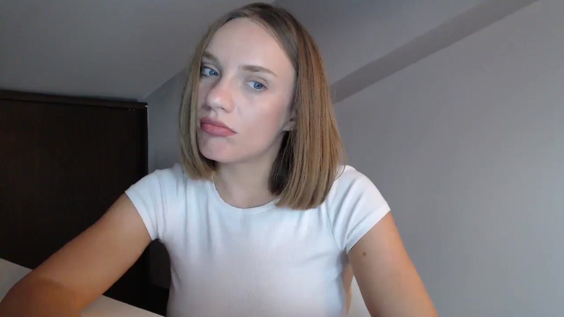 Gallery image thumbnail from call_me_em's myfreecams stream on, 08/10/2024, 16:17 image 16 of 20