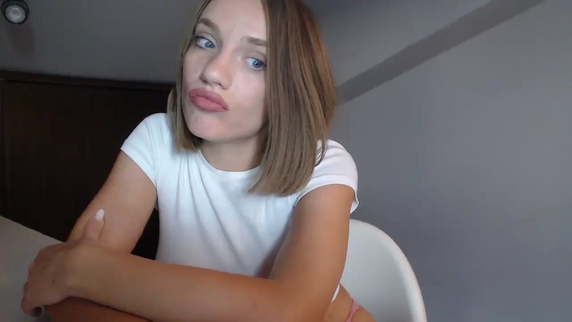 Gallery image thumbnail from call_me_em's myfreecams stream on, 08/10/2024, 16:17 image 9 of 20