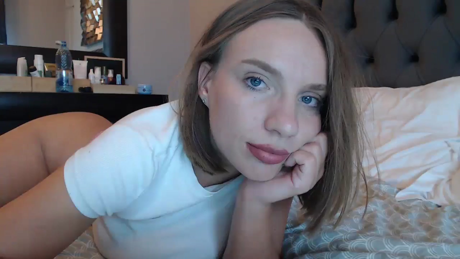 Gallery image thumbnail from call_me_em's myfreecams stream on, 08/10/2024, 16:17 image 4 of 20