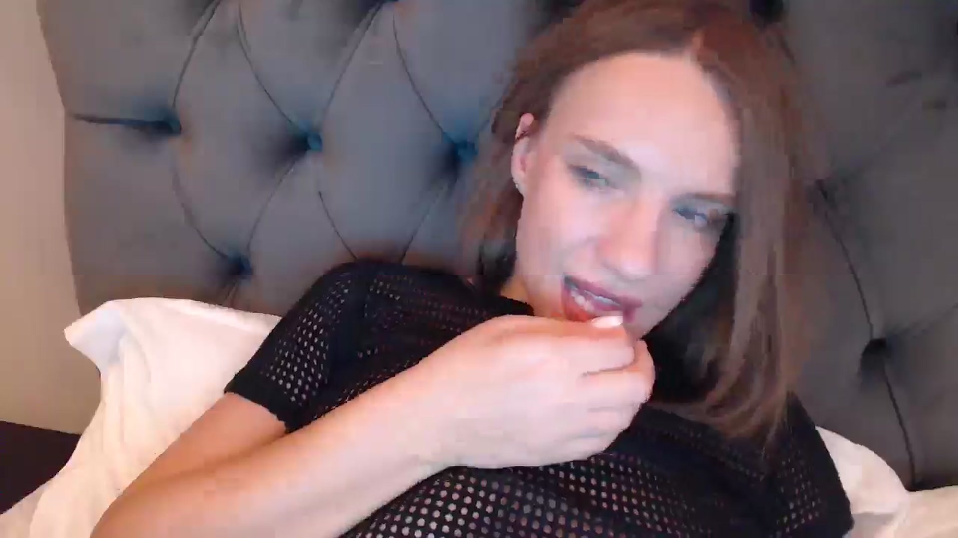 Gallery image thumbnail from call_me_em's myfreecams stream on, 08/10/2024, 17:17 image 17 of 20