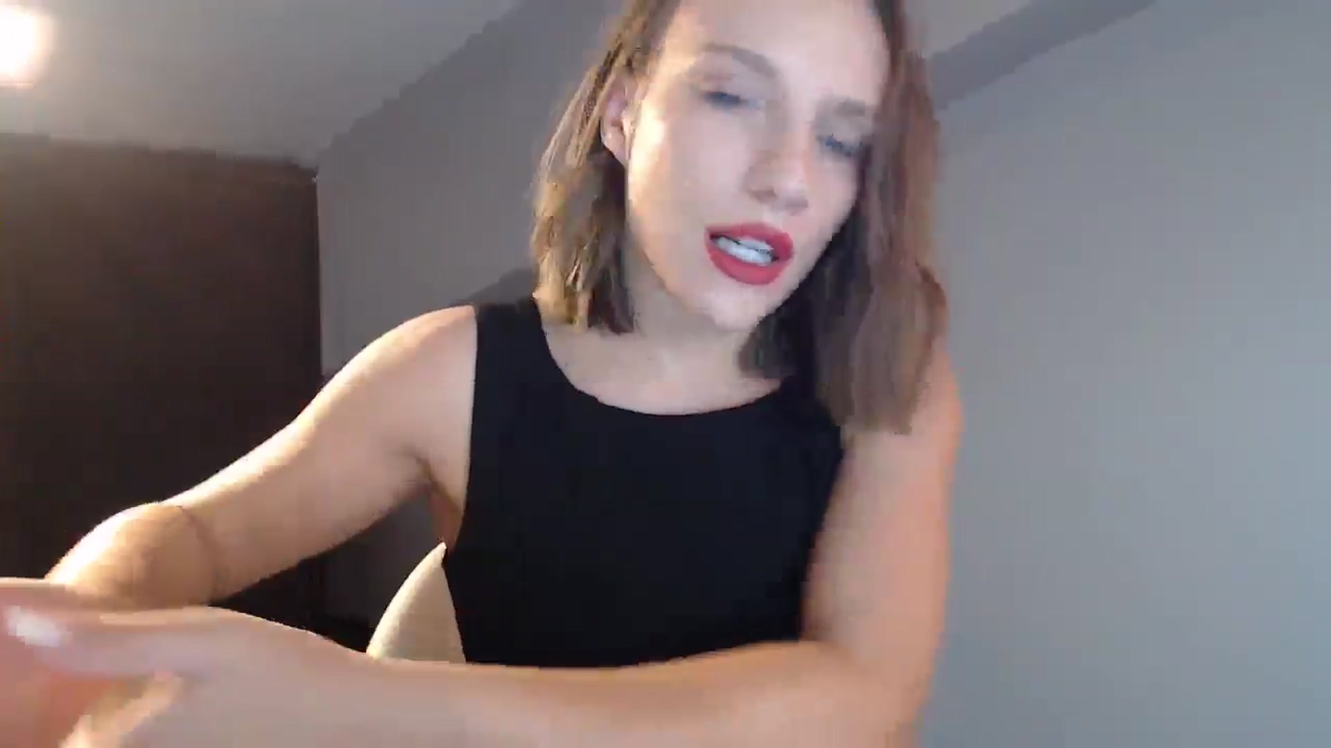 Gallery image thumbnail from call_me_em's myfreecams stream on, 08/17/2024, 16:49 image 10 of 20