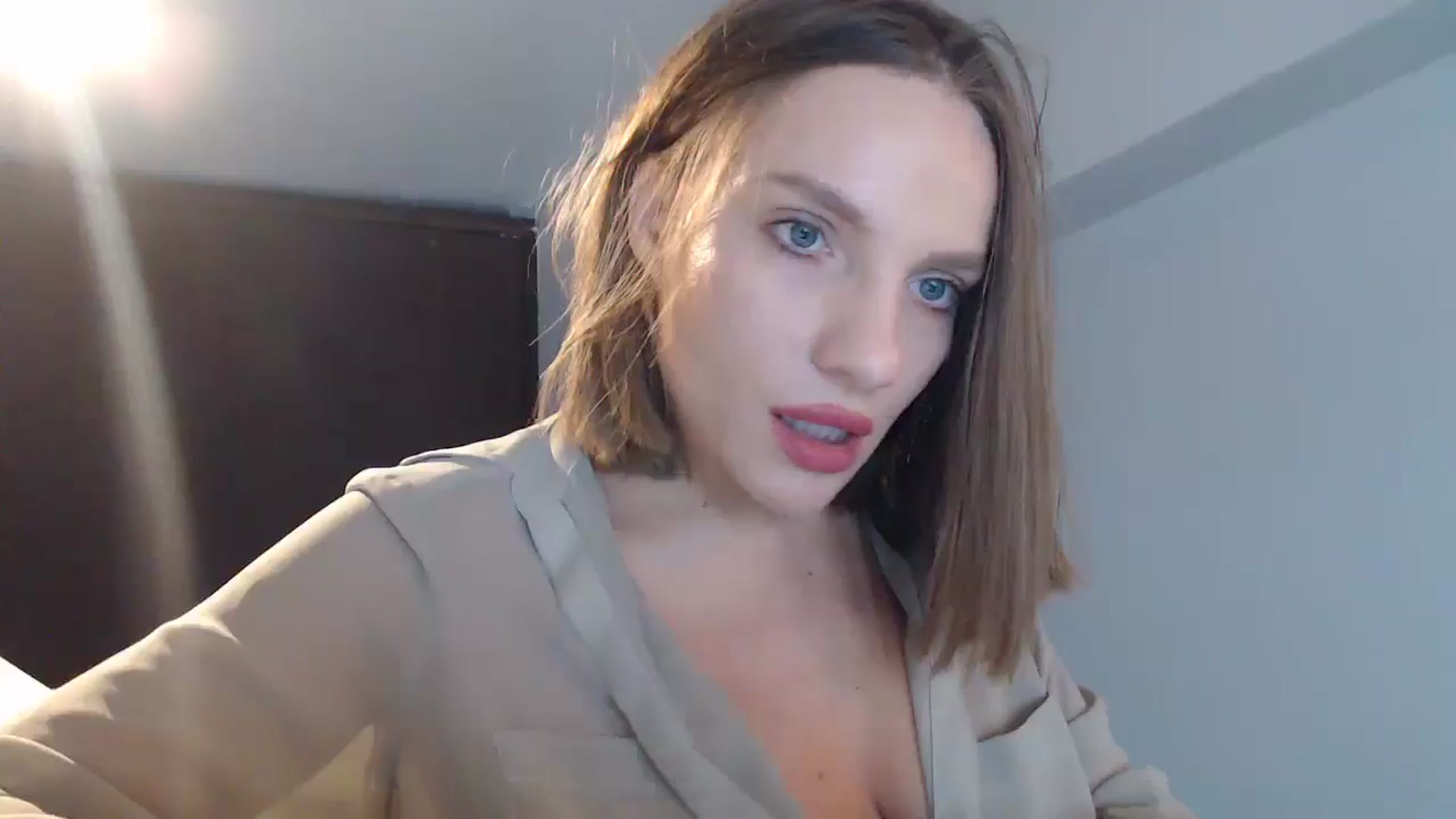 Gallery image thumbnail from call_me_em's myfreecams stream on, 08/18/2024, 07:30 image 15 of 20
