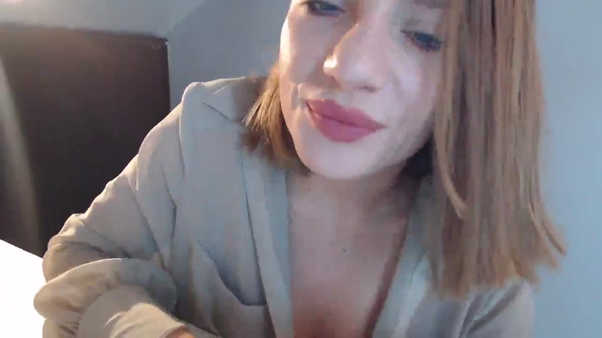 Gallery image thumbnail from call_me_em's myfreecams stream on, 08/18/2024, 07:30 image 7 of 20