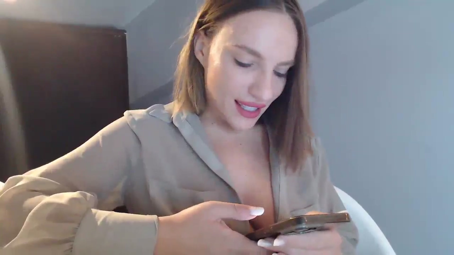 Gallery image thumbnail from call_me_em's myfreecams stream on, 08/18/2024, 07:30 image 6 of 20