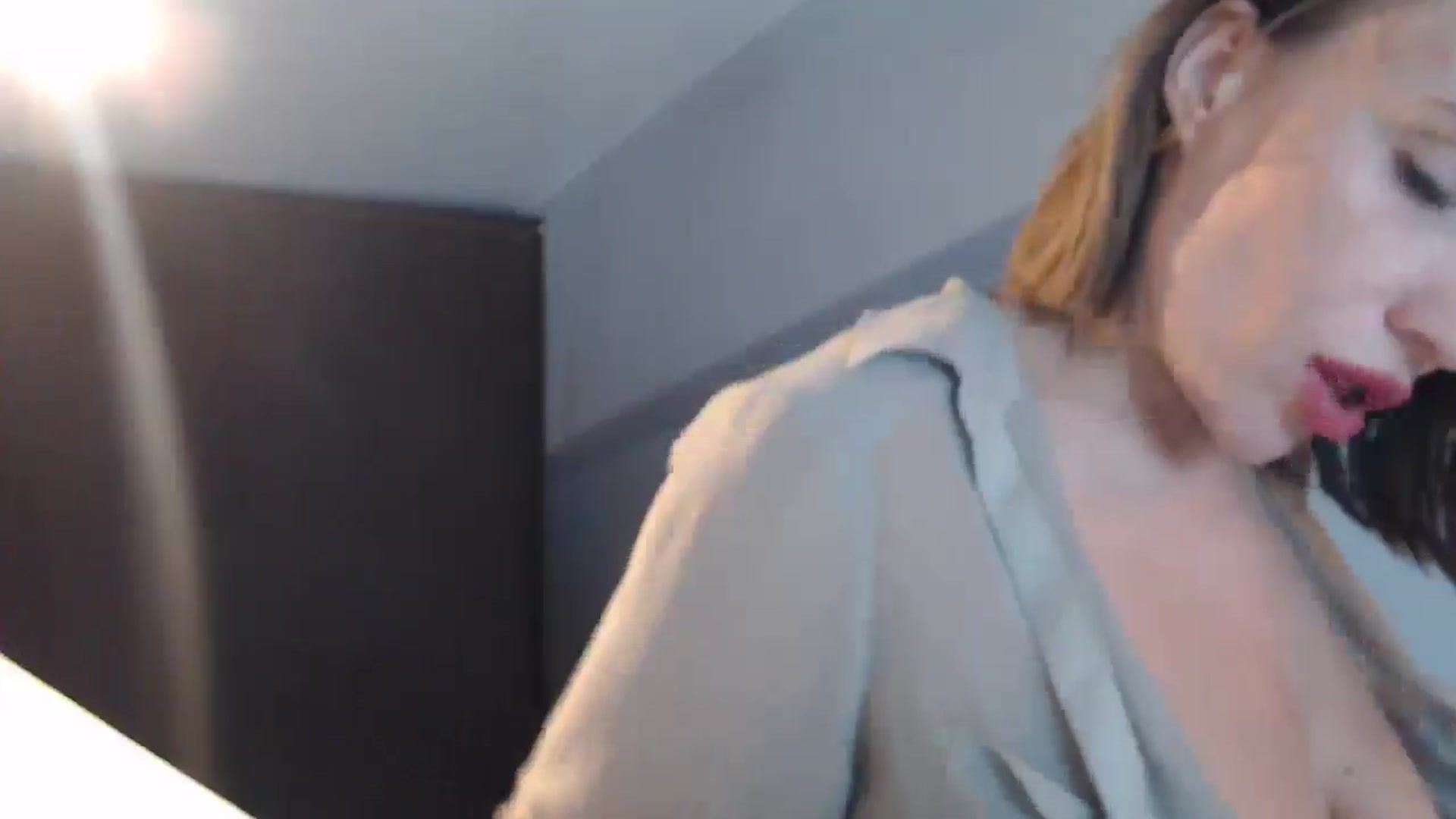 Gallery image thumbnail from call_me_em's myfreecams stream on, 08/18/2024, 07:30 image 16 of 20