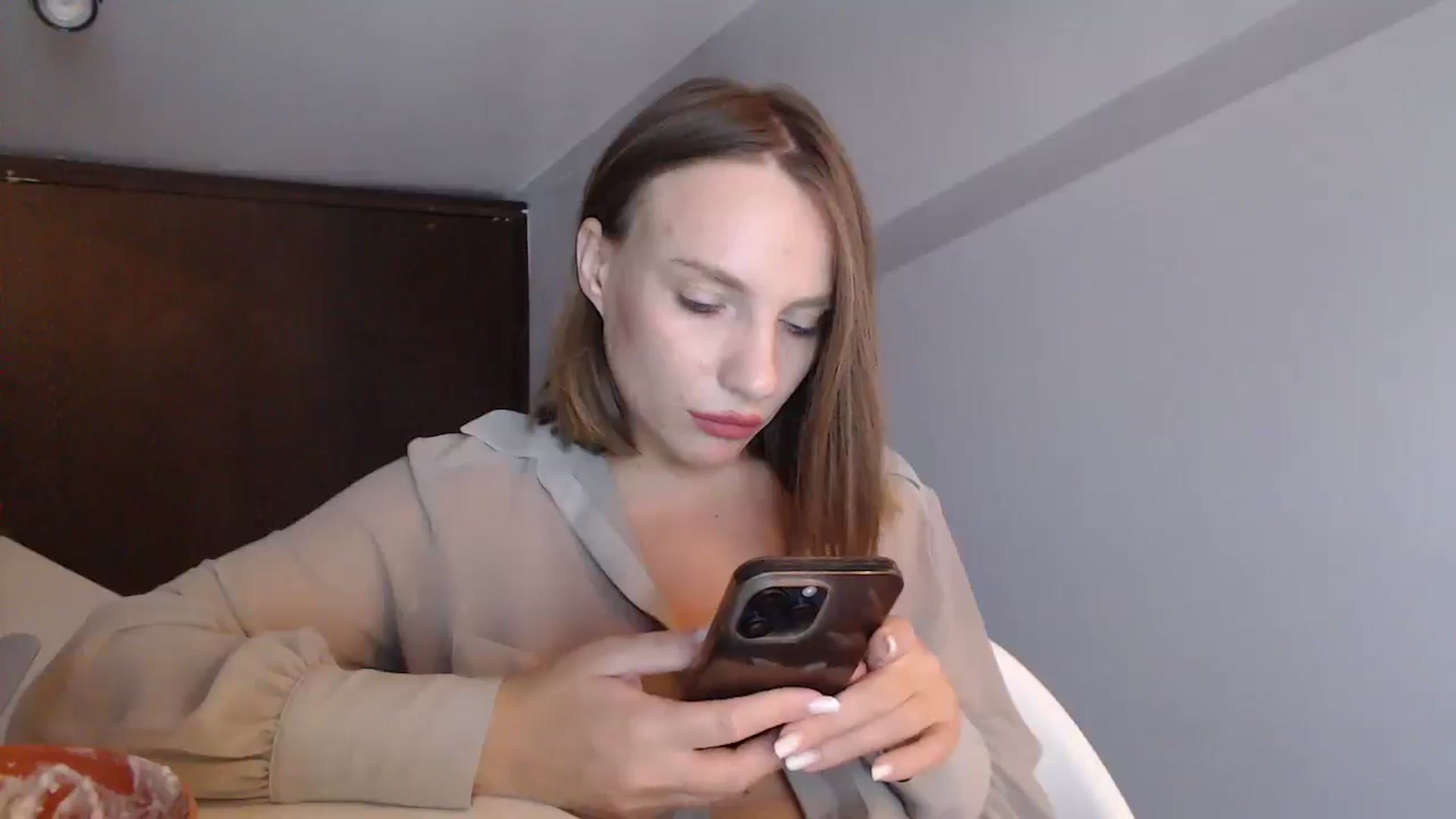 Gallery image thumbnail from call_me_em's myfreecams stream on, 08/18/2024, 09:48 image 4 of 20