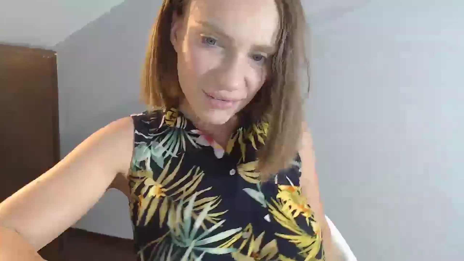 Gallery image thumbnail from call_me_em's myfreecams stream on, 08/20/2024, 20:32 image 6 of 20