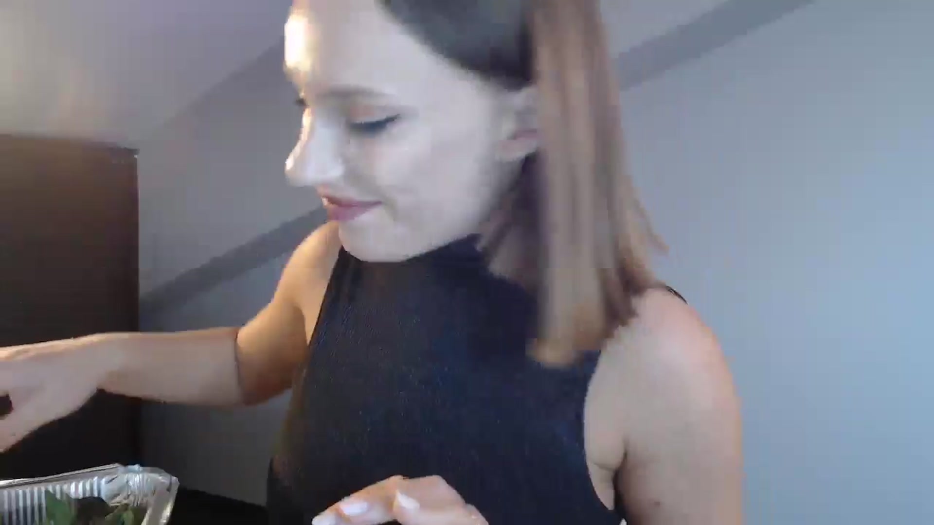 Gallery image thumbnail from call_me_em's myfreecams stream on, 08/24/2024, 14:55 image 19 of 20
