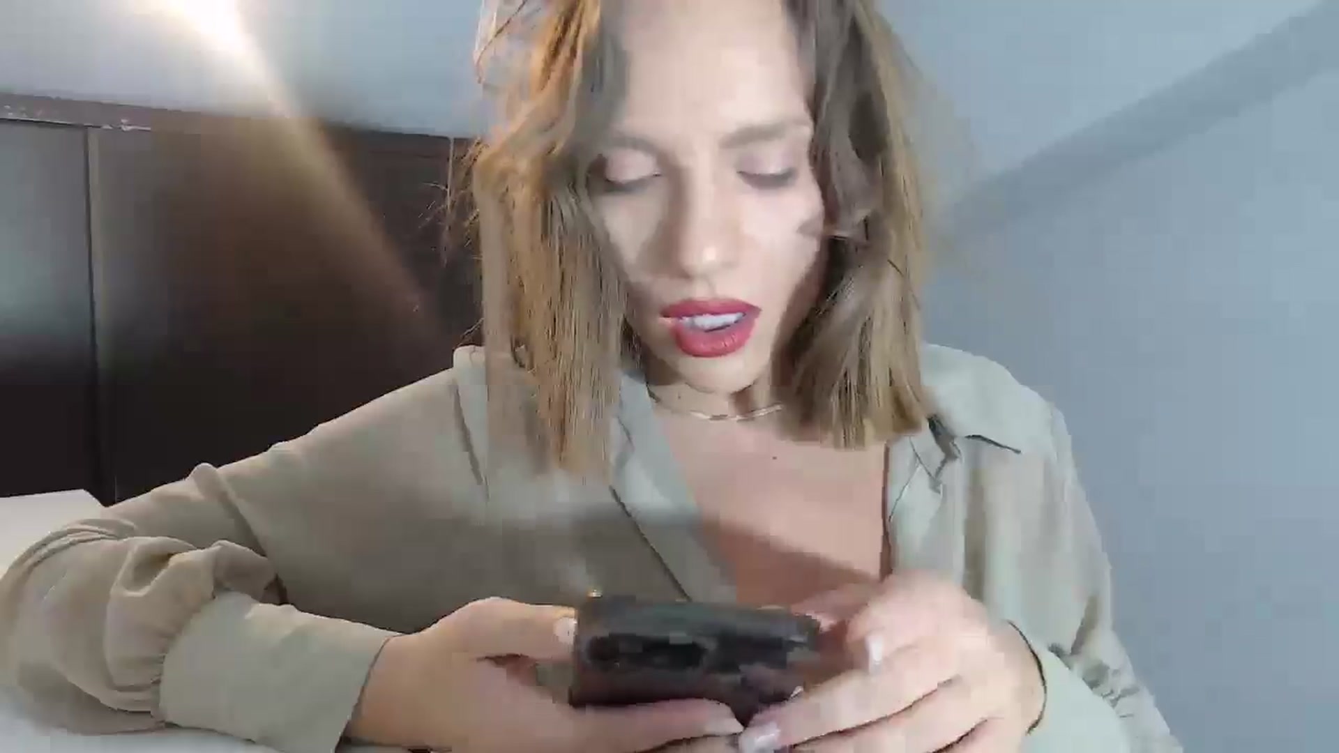 Gallery image thumbnail from call_me_em's myfreecams stream on, 08/25/2024, 18:44 image 7 of 20