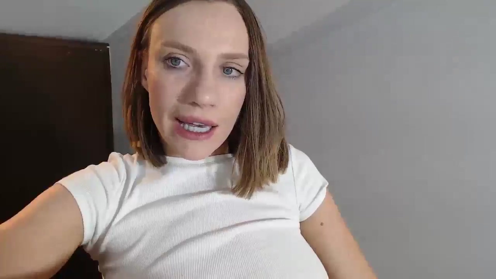 Gallery image thumbnail from call_me_em's myfreecams stream on, 09/05/2024, 20:37 image 12 of 20