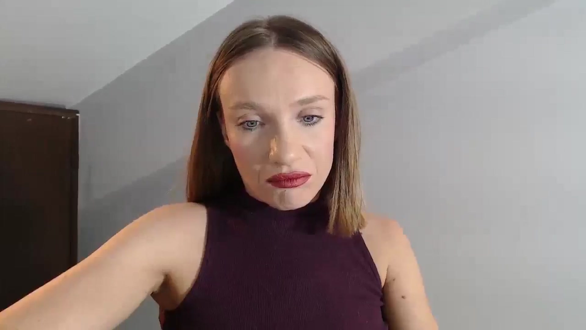 Gallery image thumbnail from call_me_em's myfreecams stream on, 09/06/2024, 19:10 image 9 of 20