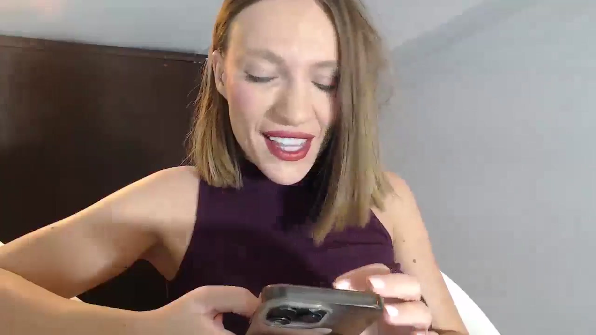 Gallery image thumbnail from call_me_em's myfreecams stream on, 09/06/2024, 19:10 image 10 of 20
