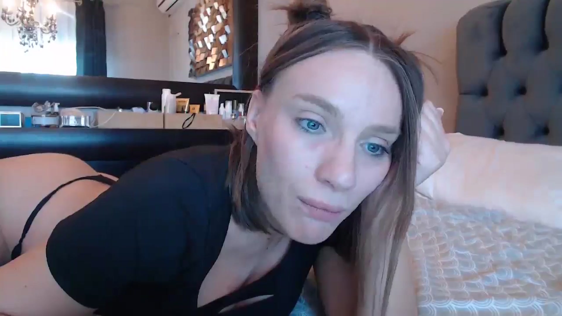 Gallery image thumbnail from call_me_em's myfreecams stream on, 09/07/2024, 10:12 image 10 of 20
