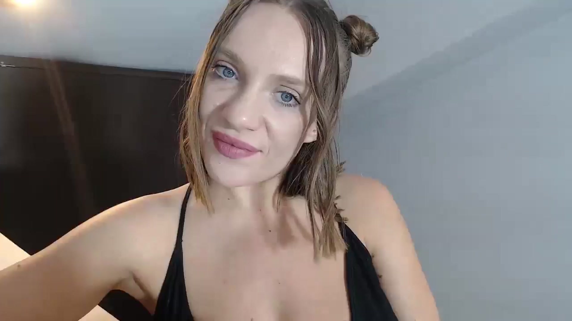 Gallery image thumbnail from call_me_em's myfreecams stream on, 09/07/2024, 20:10 image 19 of 20