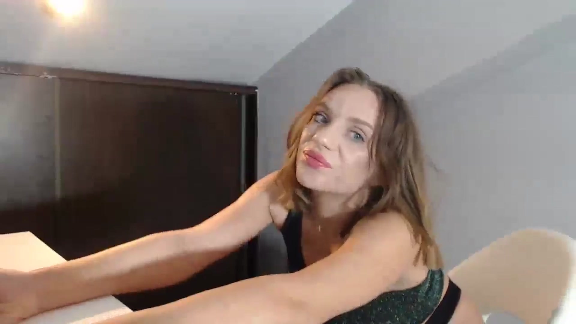 Gallery image thumbnail from call_me_em's myfreecams stream on, 09/17/2024, 19:13 image 14 of 20