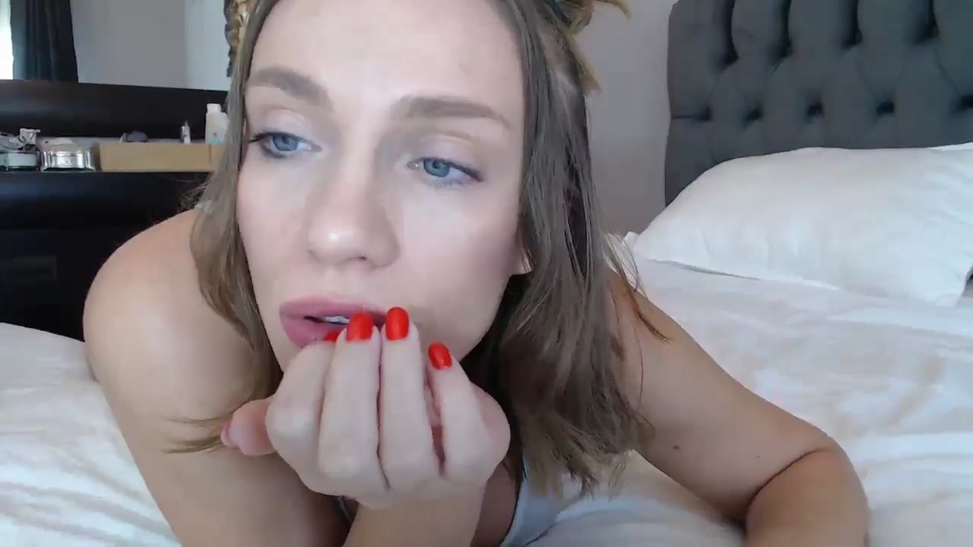 Gallery image thumbnail from call_me_em's myfreecams stream on, 09/21/2024, 08:31 image 17 of 20