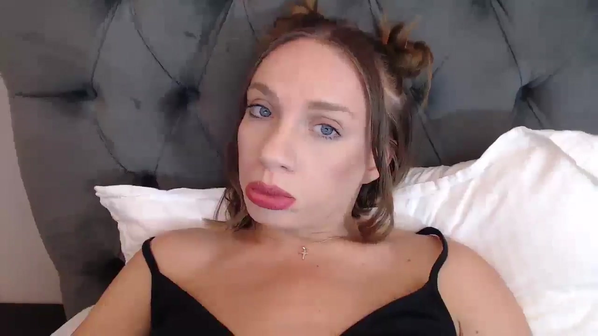 Gallery image thumbnail from call_me_em's myfreecams stream on, 09/21/2024, 14:37 image 20 of 20