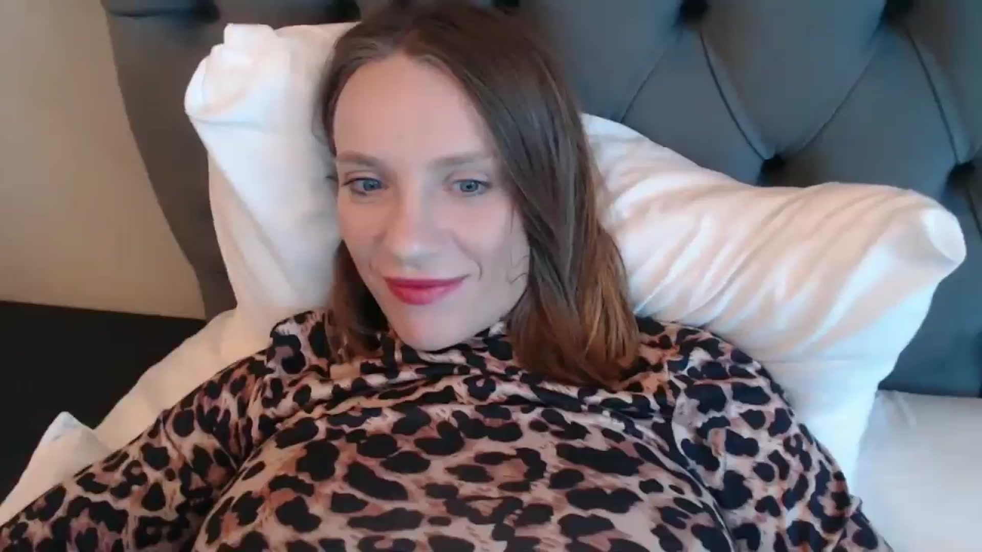Gallery image thumbnail from call_me_em's myfreecams stream on, 09/28/2024, 13:11 image 11 of 20