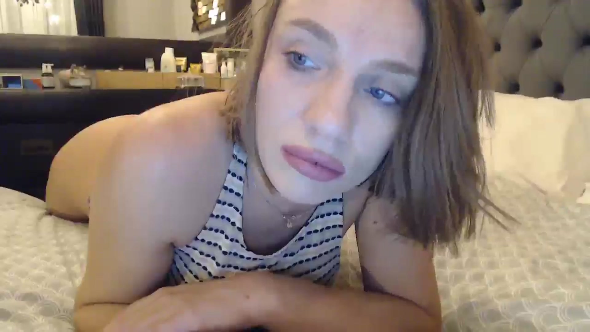 Gallery image thumbnail from call_me_em's myfreecams stream on, 10/11/2024, 14:12 image 11 of 20