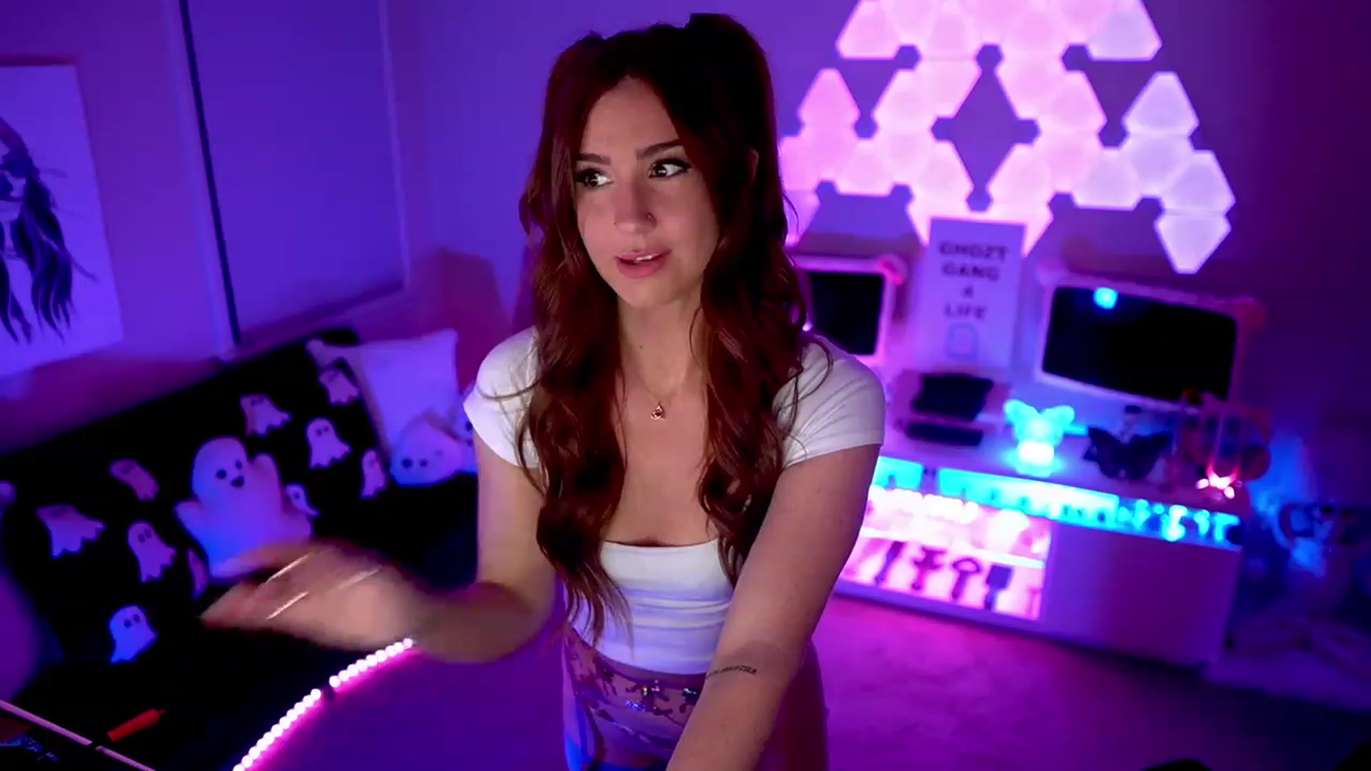 Gallery image thumbnail from call_me_ghozt's myfreecams stream on, 02/18/2023, 08:21 image 16 of 20
