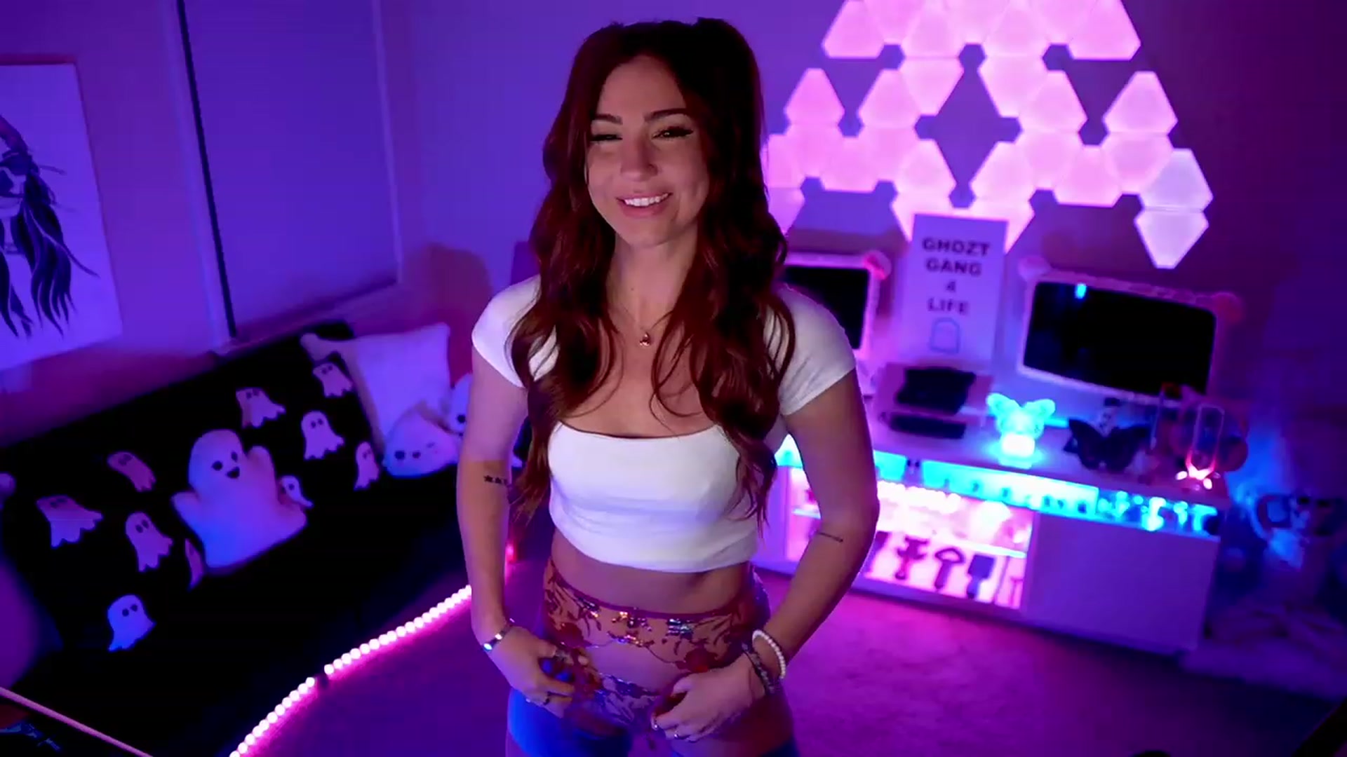 Gallery image thumbnail from call_me_ghozt's myfreecams stream on, 02/18/2023, 08:21 image 10 of 20