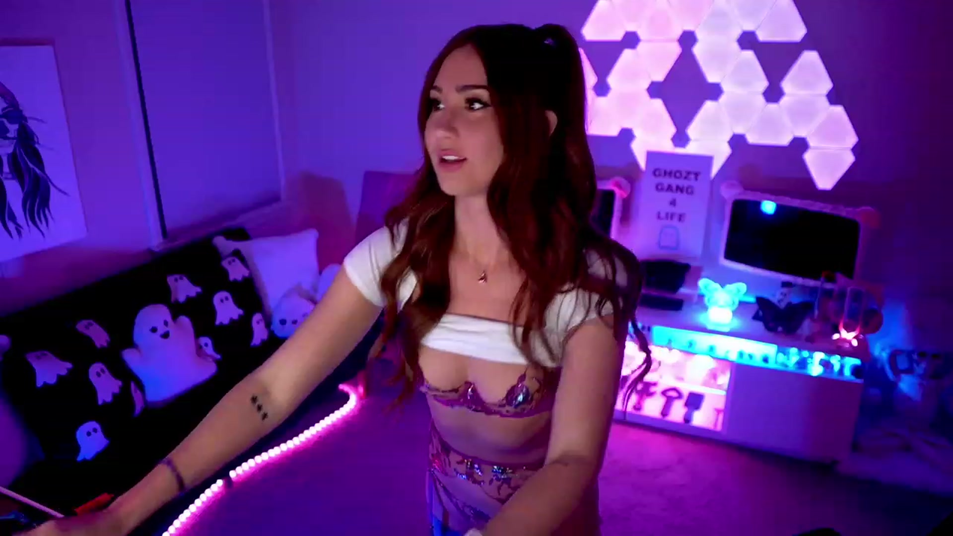 Gallery image thumbnail from call_me_ghozt's myfreecams stream on, 02/18/2023, 08:21 image 18 of 20