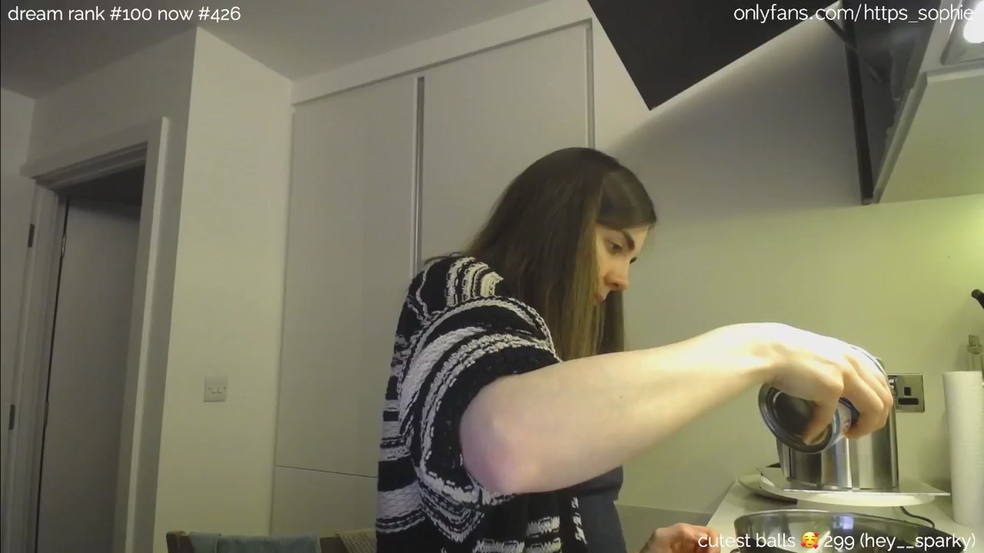 Gallery image thumbnail from camguurl's myfreecams stream on, 06/30/2024, 02:22 image 14 of 20