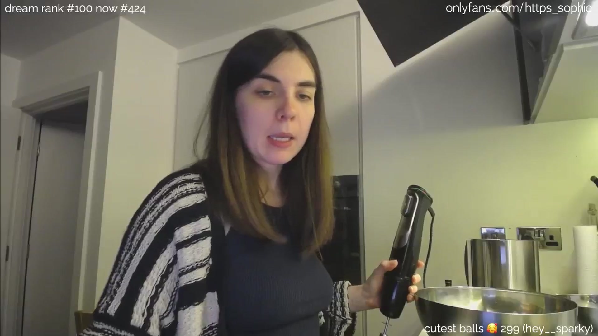 Gallery image thumbnail from camguurl's myfreecams stream on, 06/30/2024, 02:22 image 17 of 20