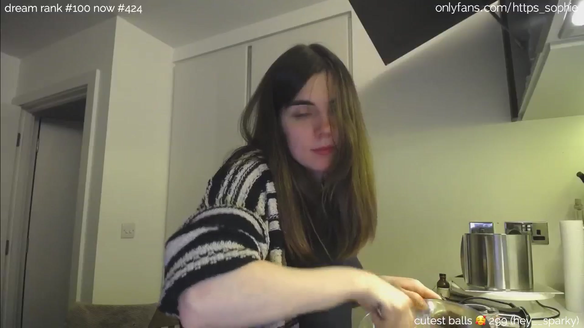 Gallery image thumbnail from camguurl's myfreecams stream on, 06/30/2024, 02:22 image 16 of 20