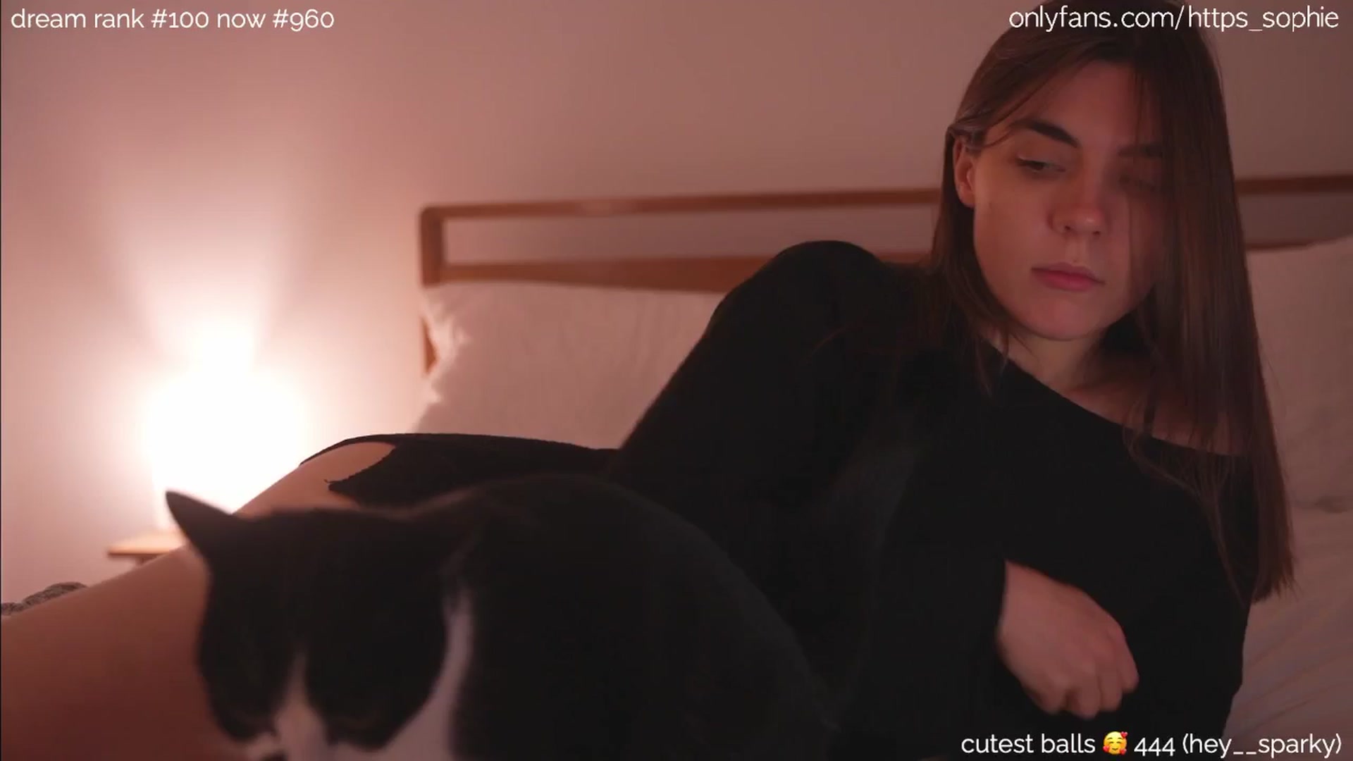Gallery image thumbnail from camguurl's myfreecams stream on, 08/22/2024, 04:09 image 18 of 20