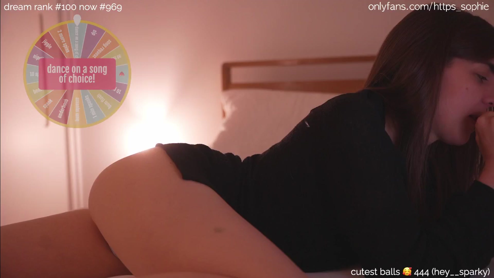 Gallery image thumbnail from camguurl's myfreecams stream on, 08/22/2024, 04:09 image 13 of 20