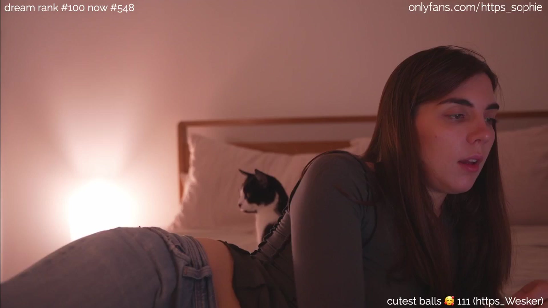 Gallery image thumbnail from camguurl's myfreecams stream on, 08/25/2024, 01:27 image 7 of 20