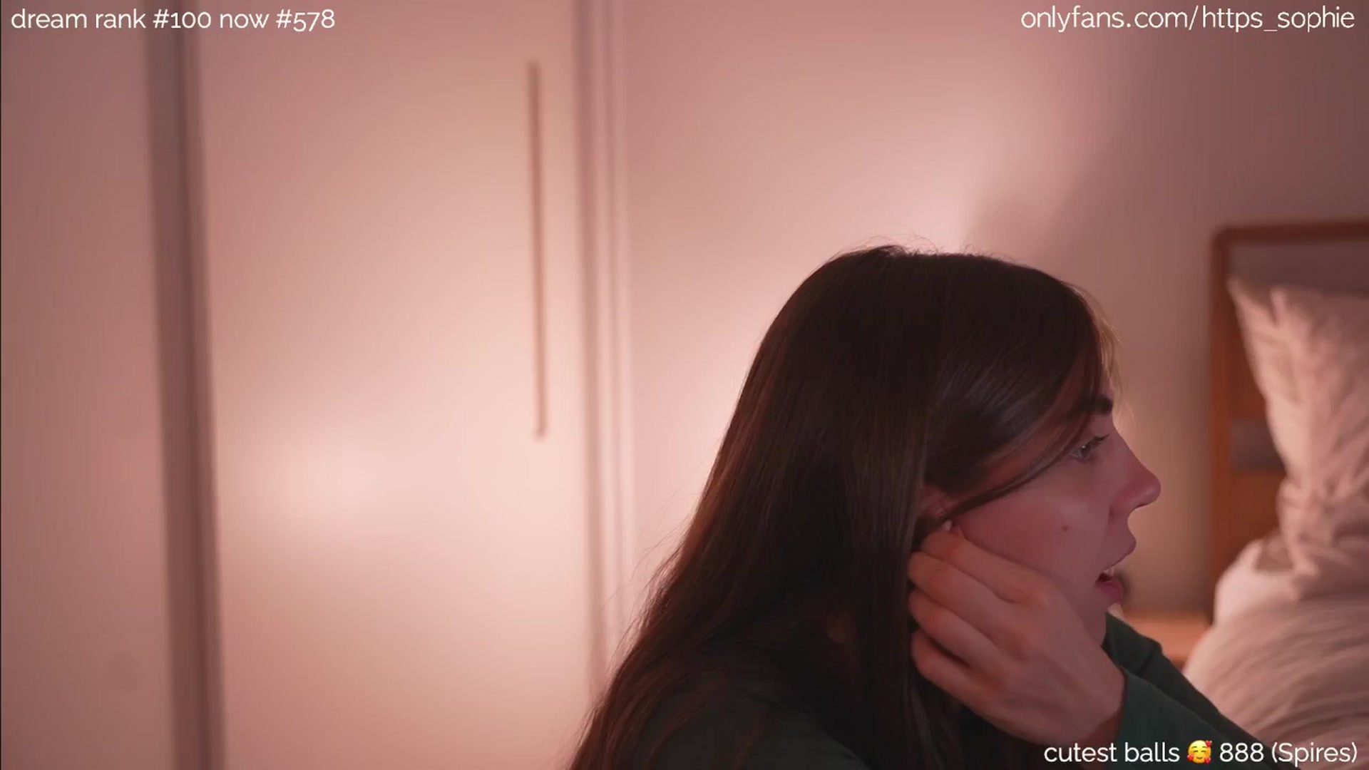 Gallery image thumbnail from camguurl's myfreecams stream on, 08/31/2024, 24:04 image 18 of 20