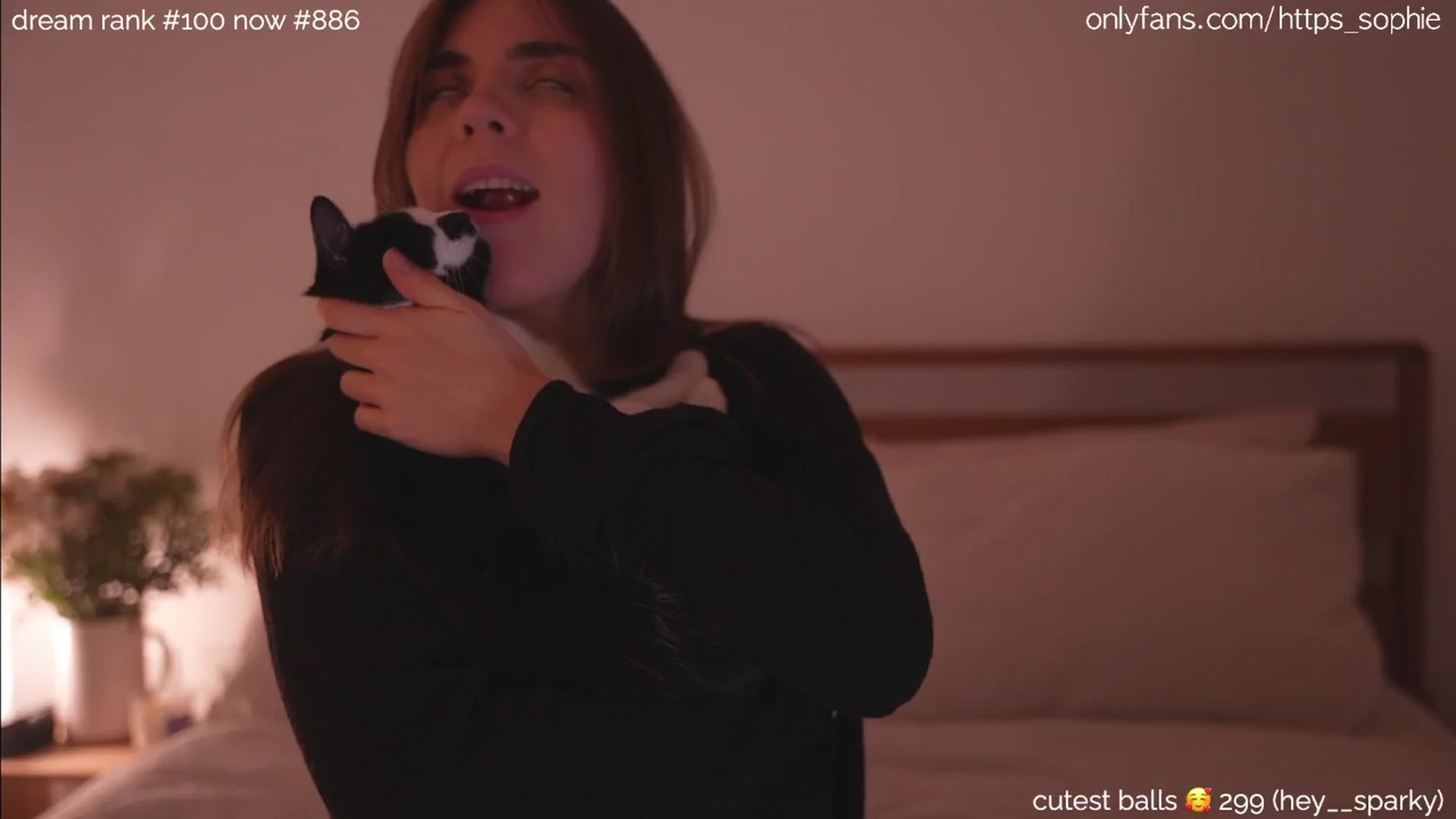 Gallery image thumbnail from camguurl's myfreecams stream on, 09/14/2024, 24:05 image 15 of 20