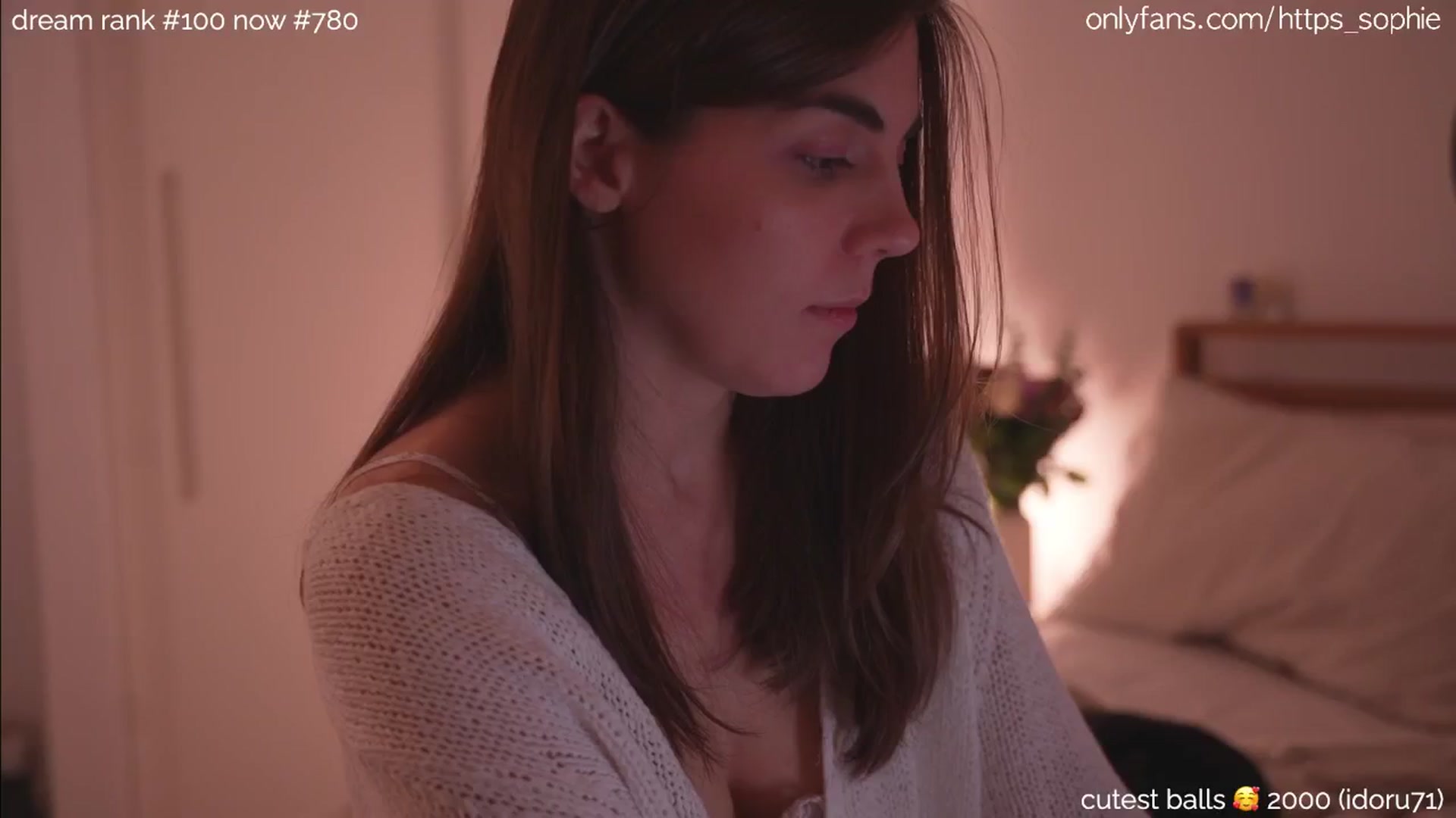 Gallery image thumbnail from camguurl's myfreecams stream on, 09/15/2024, 03:11 image 15 of 20