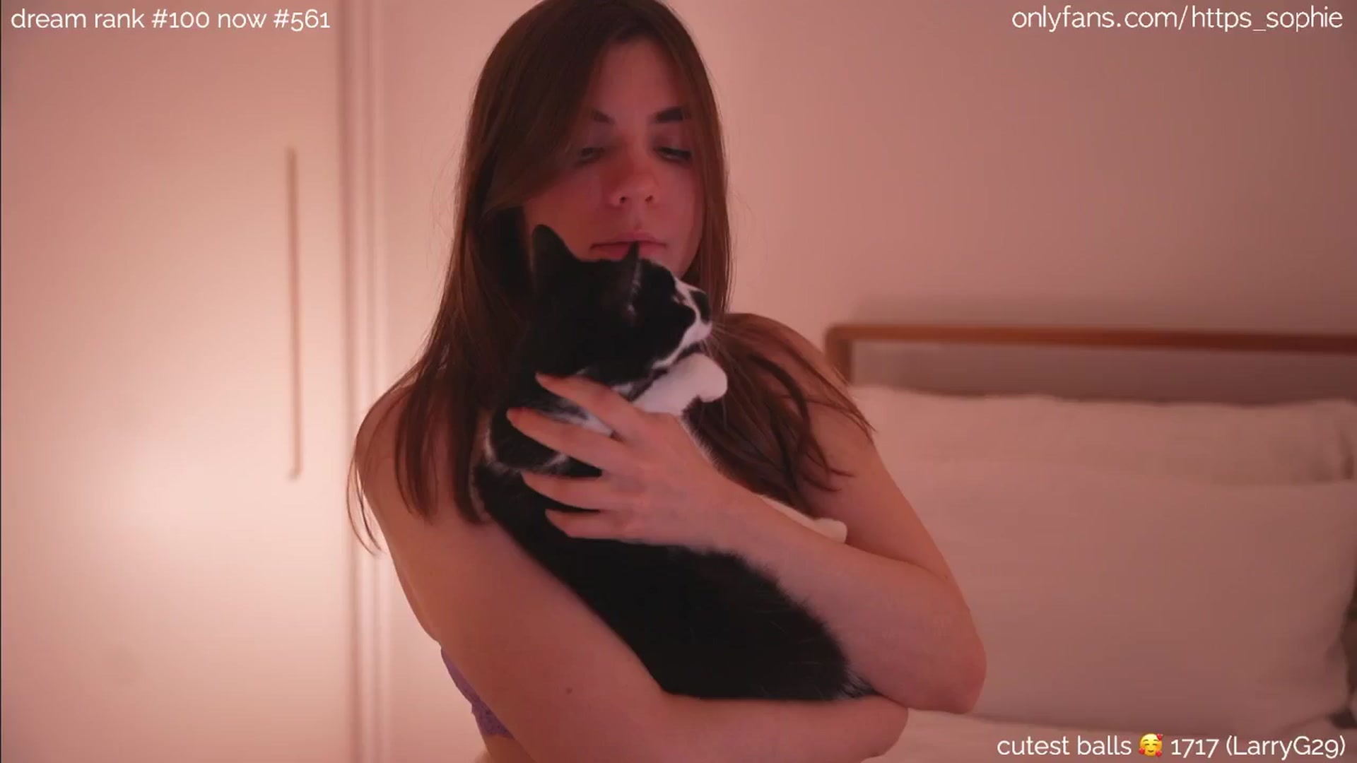 Gallery image thumbnail from camguurl's myfreecams stream on, 09/27/2024, 04:53 image 19 of 20