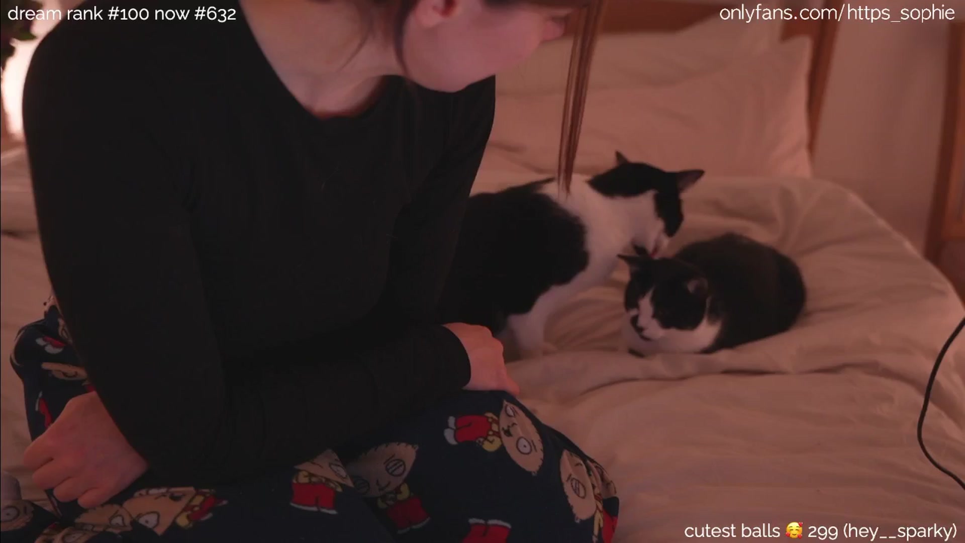 Gallery image thumbnail from camguurl's myfreecams stream on, 09/30/2024, 01:15 image 11 of 20