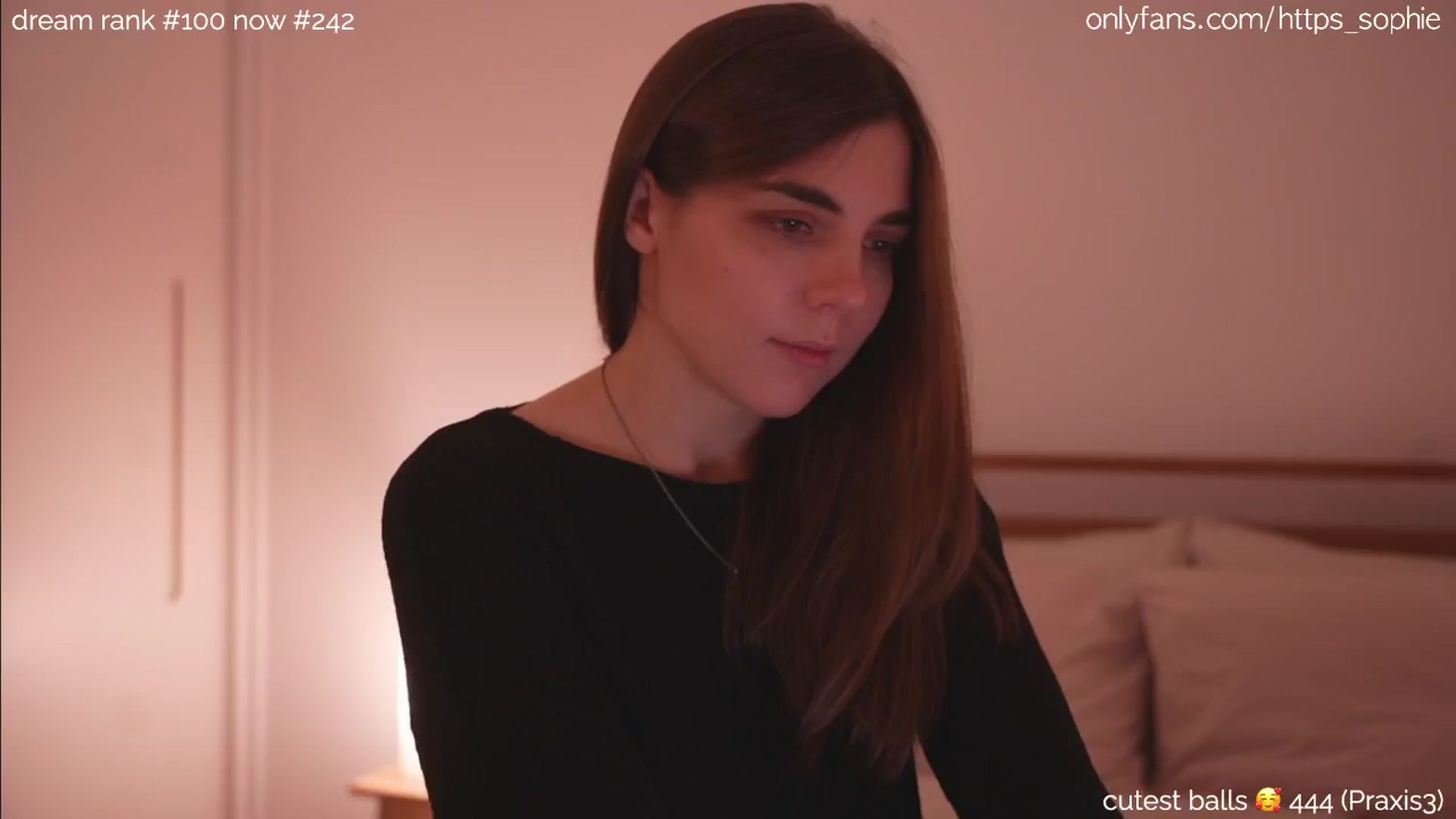 Gallery image thumbnail from camguurl's myfreecams stream on, 10/01/2024, 23:52 image 12 of 20