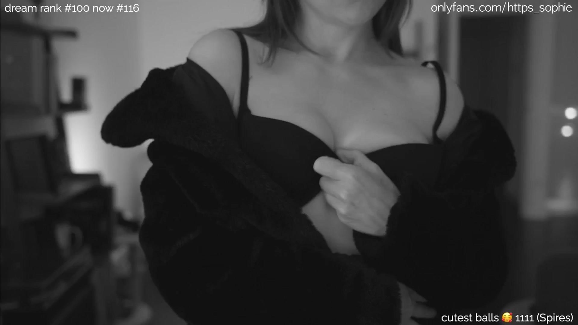 Gallery image thumbnail from camguurl's myfreecams stream on, 10/06/2024, 24:04 image 11 of 20